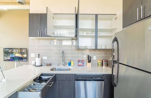 Prairie District Apartment | McCormick Place modern corner apartment with optional parking for up to 6 guests