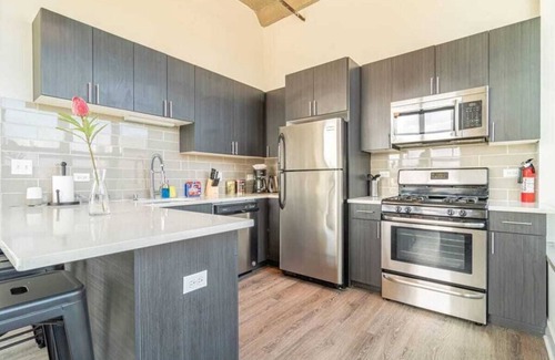 Prairie District Apartment | McCormick Place modern corner apartment with optional parking for up to 6 guests