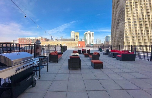 Prairie District Apartment | McCormick Place modern corner apartment with optional parking for up to 6 guests