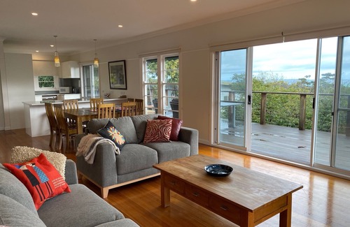 McCrae House | McCrae: location, location! Boasting bay views with the beach a 5 minutes walk.