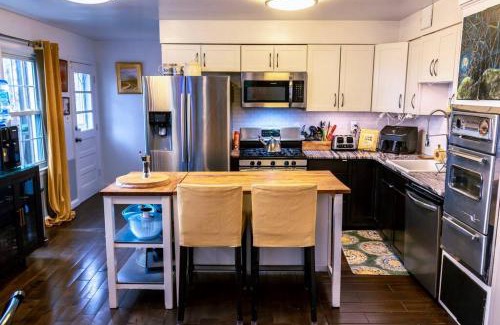 Cheverly Apartment | MCM w HotTub, Metro, Games, Grill, Tons of Space