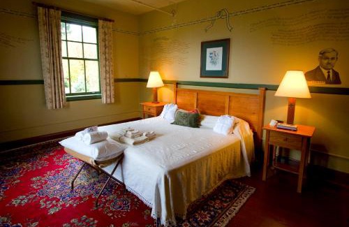 Troutdale Resort | McMenamins Edgefield