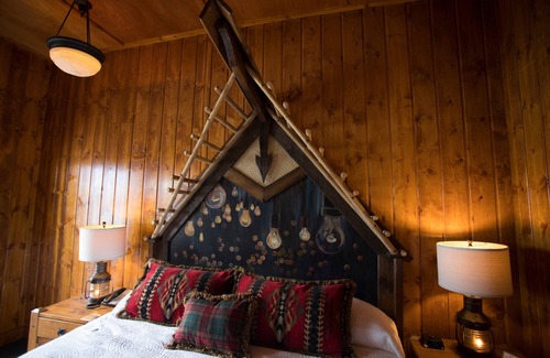 Carrolls Cabin | McMenamins Kalama Harbor Lodge