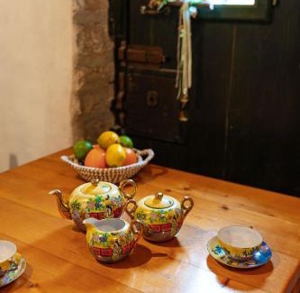 Zrnovo House | Meadow Hill