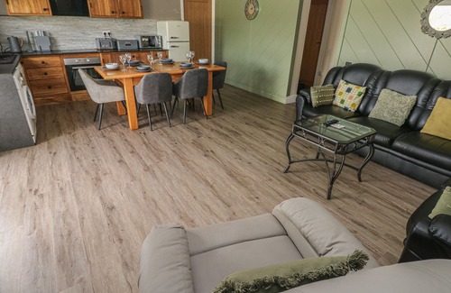 Llanybri Cottage | MEADOW VIEW, pet friendly, with hot tub in Laugharne