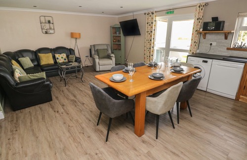 Llanybri Cottage | MEADOW VIEW, pet friendly, with hot tub in Laugharne