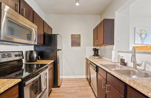 Riverside Terrace Apartment | ★MED CENTER SUITE★SKYLINE VIEW★POOL★AMAZING WIFI★