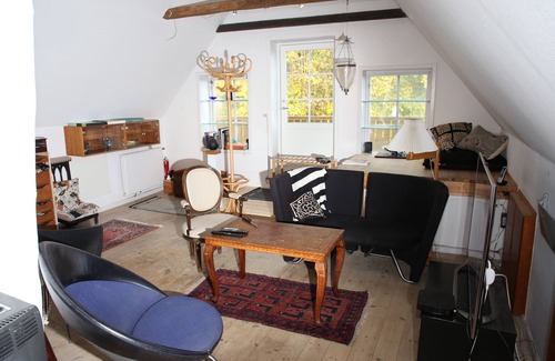 Humlebaek Apartment | Med Louisiana Kunst Museum i Baghaven