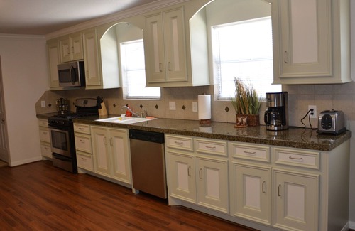 Willow Meadows/Willowbend Area House | Medical Center, 4BR House, Private Gated, Easy Access to all Parts of Town