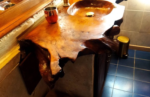 Servas Bed & Breakfast | Medieval cardinal suite