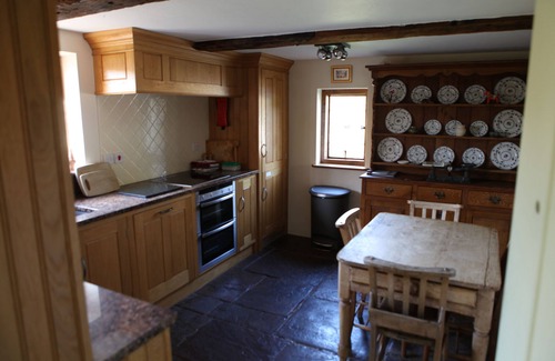 Llanvair Kilgeddin Cottage | Medieval Cottage