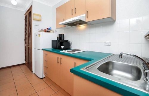Cairns North Apartment | Mediterranean Style Apartment Close to the City 16