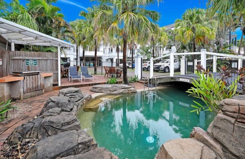Cairns North Apartment | Mediterranean Style Apartment Close to the City 16