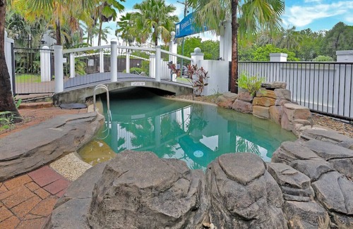 Cairns North Apartment | Mediterranean Style Apartment Close to the City 16