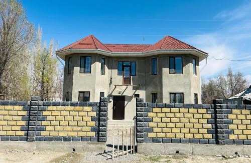 Ak-Talaa District House | Meimanbek Guesthouse