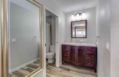 Mercer Island House | Mercer Island- Mt Saint Helens Room