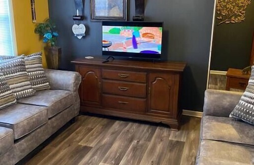 Brownsville House | Mercer Road - Comfy & Beautiful Country Home