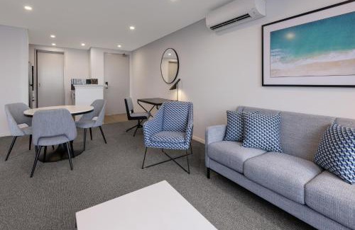 Broadbeach Hotel | Meriton Suites Broadbeach