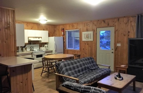 Prince Edward Ski Chalet | Merland Park Cottages - Laker Lodge