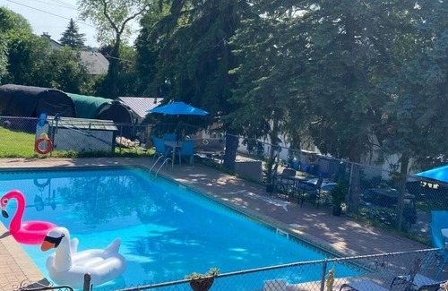 Prince Edward Ski Chalet | Merland Park Cottages - Laker Lodge