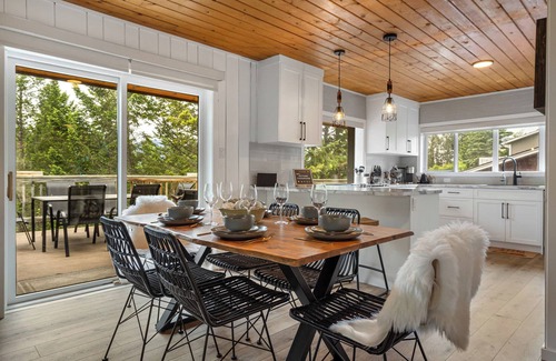 East Kootenay Cabin | Merlot Mountain | No Service Fees | Ping Pong