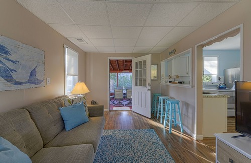 Villas House | MERMAID COTTAGE - 3 MINUTE WALK TO BEACH - VERY CHARMING & CLEAN!