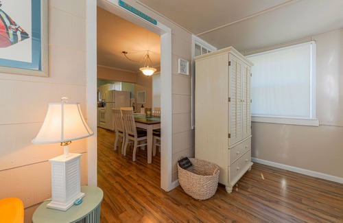 Villas House | MERMAID COTTAGE - 3 MINUTE WALK TO BEACH - VERY CHARMING & CLEAN!