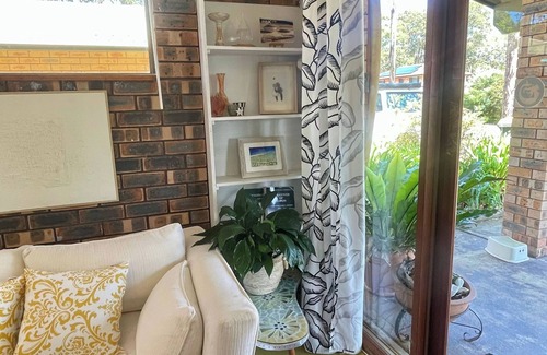 Mystery Bay Apartment | Mermaids at Mystery, short stroll to the beachnSatellite internet