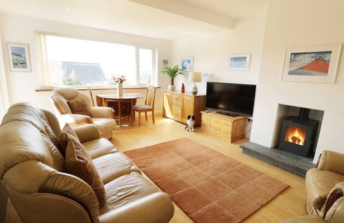 Llanfair House | MERRYDOWN, family friendly, with open fire in Llanfair
