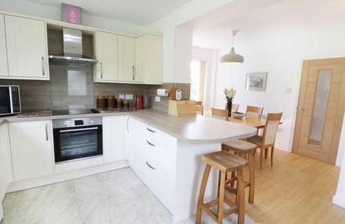 Llanfair House | MERRYDOWN, family friendly, with open fire in Llanfair