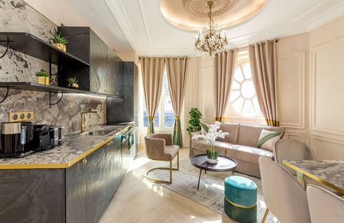 Quartier Sainte-Avoye Apartment | Merveil - Luxury Suite - Louvre - Ours I