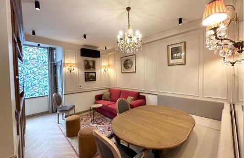 Quartier des Invalides Apartment | Merveil - Signature Suite - Tour Eiffel - Bourgogne