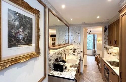 Quartier des Invalides Apartment | Merveil - Signature Suite - Tour Eiffel - Bourgogne