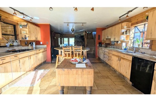 Mancos House | Mesa Verde Ranch with Panorama Views. Family, pet, & horse friendly!