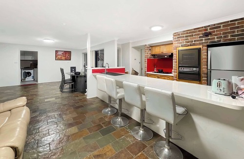 Castle Hill House | MetaWise Cozy Family Room3 in Shared Home Free Parking