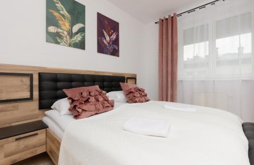 Gorce Apartment | Metro Bemowo Two-Storey Apartment Pełczyńskiego by Noclegi Renters