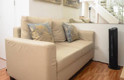 Malamig Apartment | Metro Stay - Prime Spot Near Malls & Major Cities