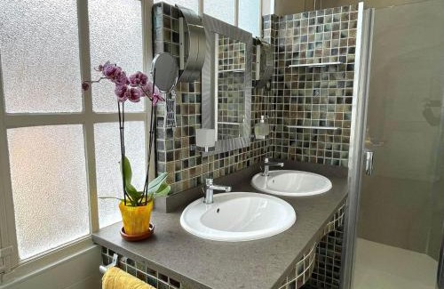 Oloron-Sainte-Marie Apartment | Meublé de tourisme Art§Vintage