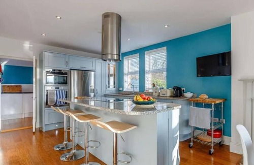 Mevagissey House | Mevagissey Holiday Home - sea view and parking