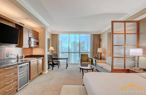 Las Vegas House | MGM Signature-24-811 F1 Track & Strip View Studio