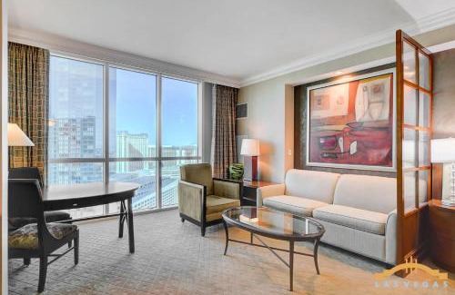 Las Vegas House | MGM Signature-24-811 F1 Track & Strip View Studio