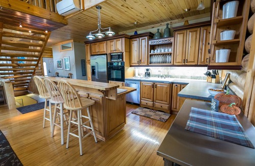 Michaywe House | Michaywe Log Home, Perfect For Large Groups