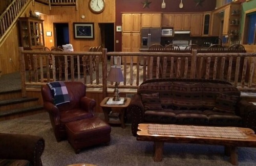 Hayward House | Michele's on the Bay -Executive Home on LCO