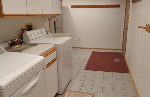 Hayward House | Michele's on the Bay -Executive Home on LCO