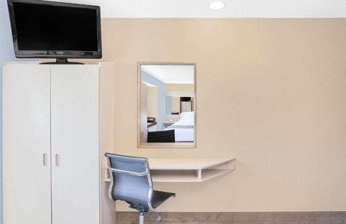 Clear Lake Hotel | Microtel Inn and Suites Clear Lake