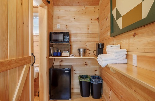 Sandy Point Cabin | Mid-Coast Maine cabin less than an hour from Acadia NP! New Sauna! Cabin #3 Pine