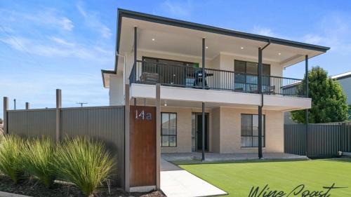 Port Noarlunga South House | Mid Coast Surf & Vines By Wine Coast Holidays