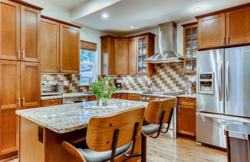 Berkeley House | Mid Mod With Awesome BackYard And 1Block To Shops