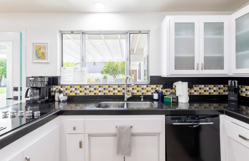 La Quinta Cove House | Midcentury 4-bedroom house with spacious backyard & pool in La Quinta