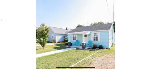 Buckroe Beach House | Midtermlongterm Buckroe Beach Bungalow Ev Chrg